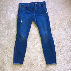GAP 1969 Distressed skinny Jeans w. frayed legEUC